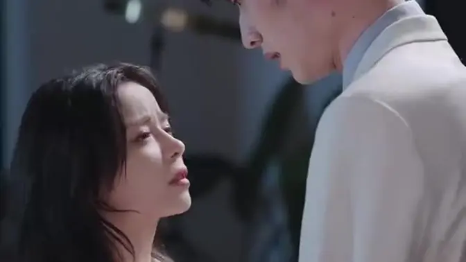 <em>重生</em>后她转身投入死对头怀抱